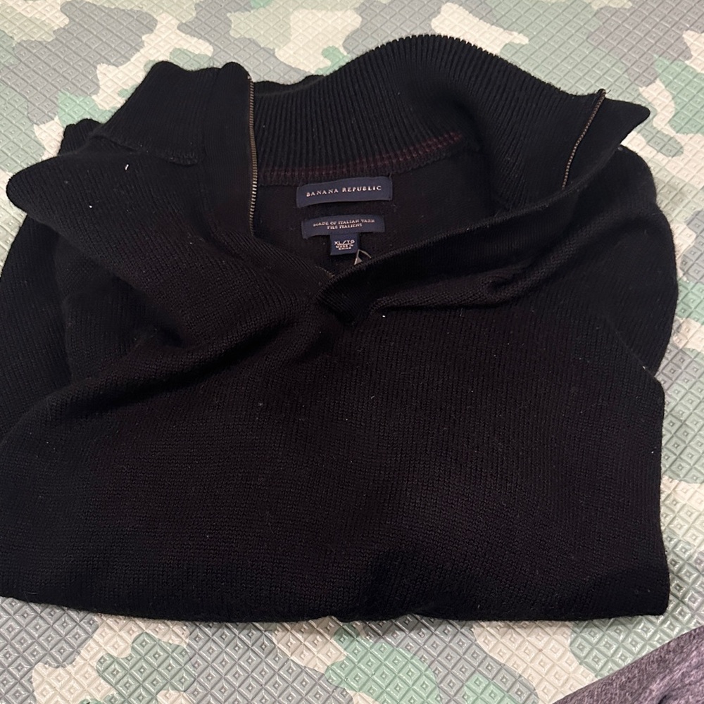 Banana Republic Men's Black Zip-Up Sweater